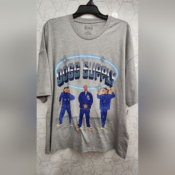 Nwt Dogg Supply by Snoop Dogg Unisex Men's Women's Sleeve Graphic Tee, Size 2XL - Picture 4 of 7
